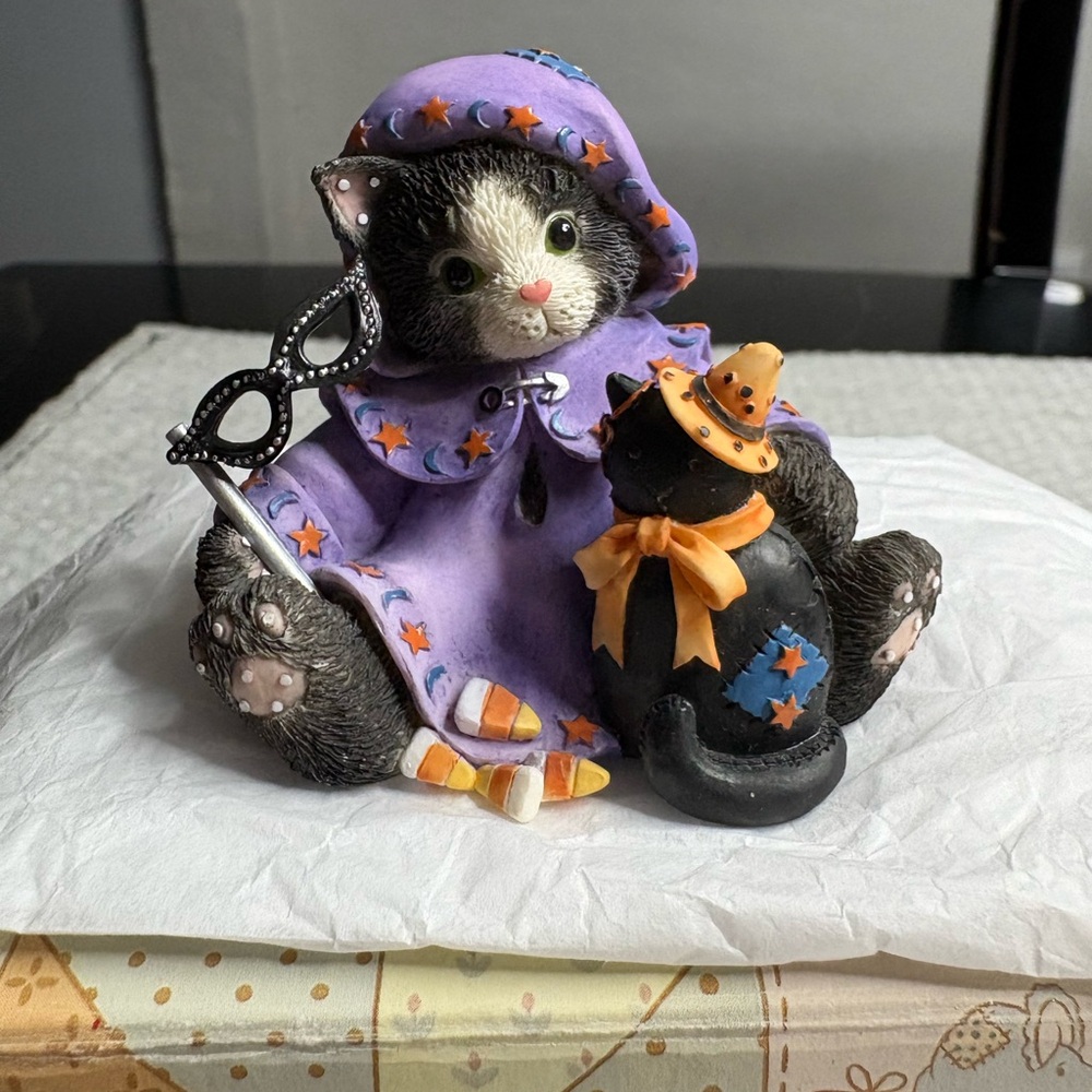 Enesco Calico Kittens "Our Friendship Is A Magical Spell," figurine